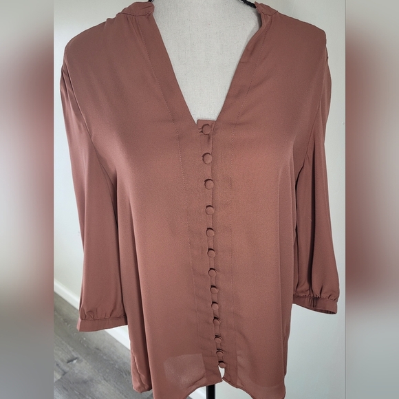 Everly button down 3/4 length Sleeve Button Down top - Picture 1 of 5